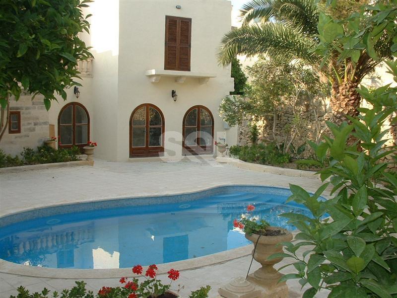 Farmhouse in Mosta To Rent