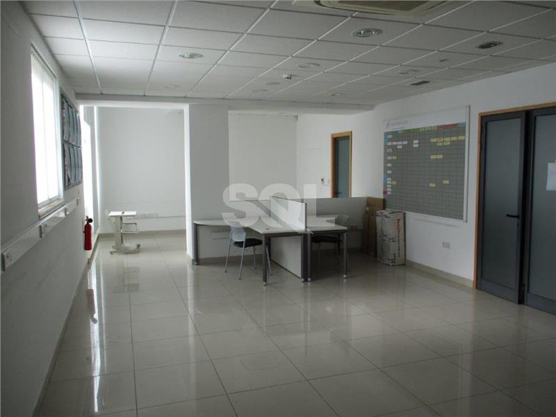 Retail/Catering in Swatar To Rent