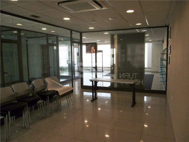 Retail/Catering in Swatar To Rent