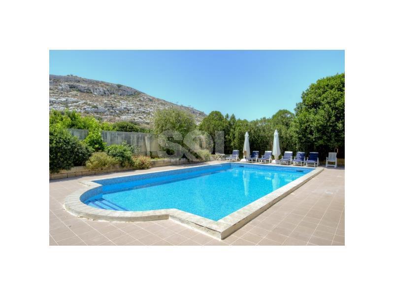 Villa in Bahar ic-Caghaq To Rent