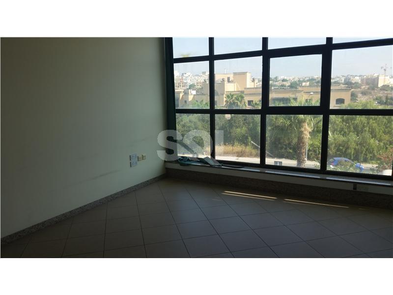 Office in Santa Venera To Rent