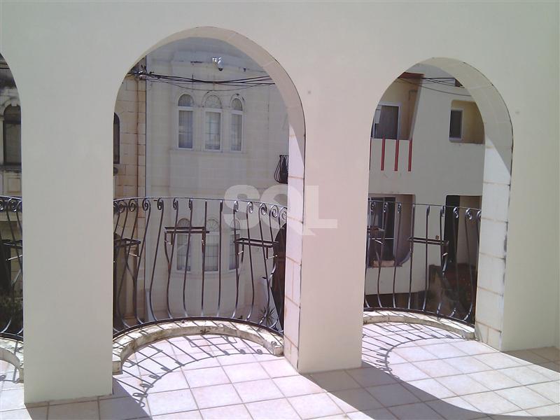 Terraced House in Pembroke To Rent