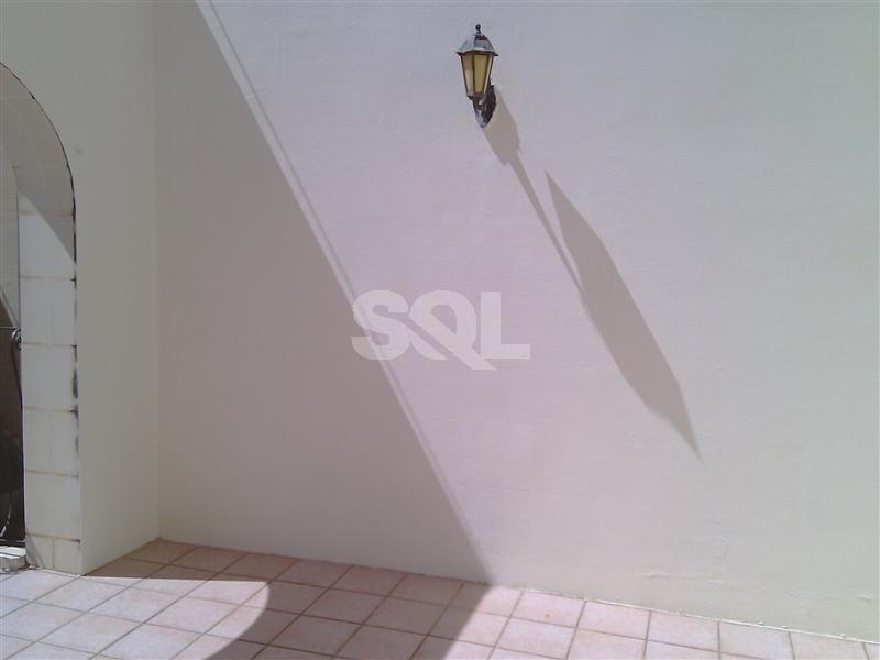 Terraced House in Pembroke To Rent