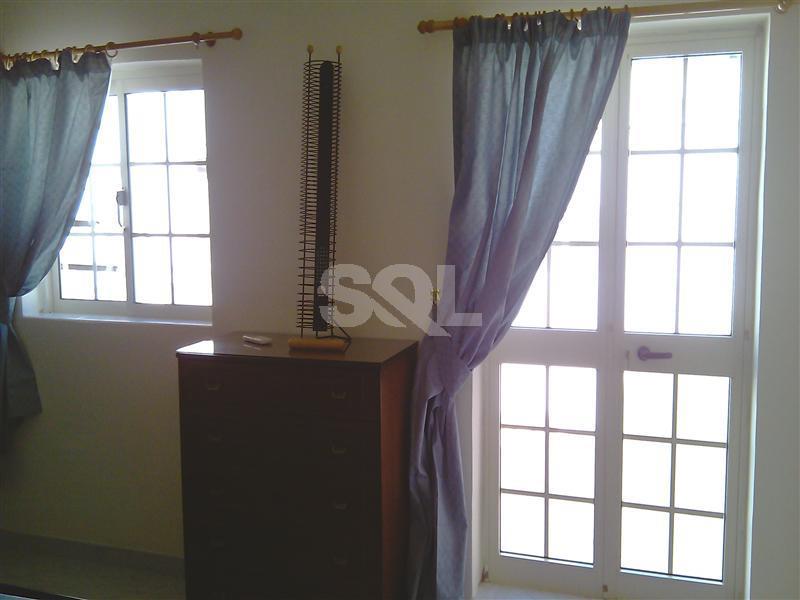 Terraced House in Pembroke To Rent