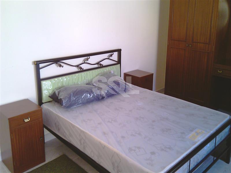 Terraced House in Pembroke To Rent