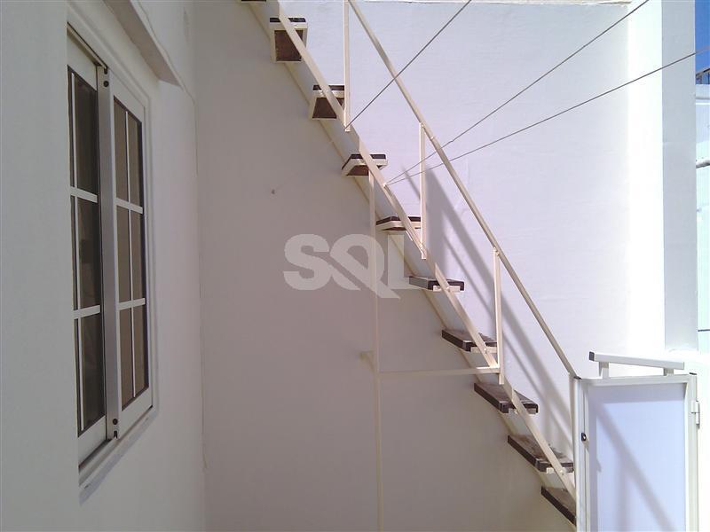 Terraced House in Pembroke To Rent