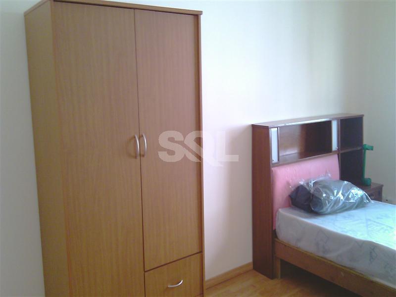 Terraced House in Pembroke To Rent