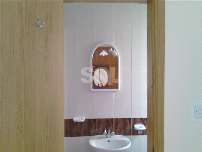 Terraced House in Pembroke To Rent