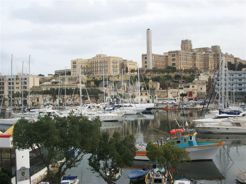 Apartment in Ta' Xbiex To Rent