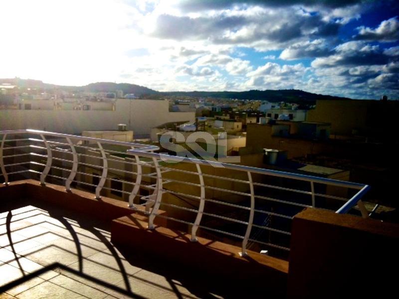 Penthouse in Mosta To Rent