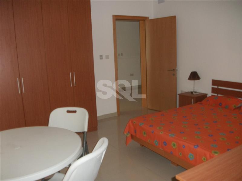 Bungalow in Qawra To Rent