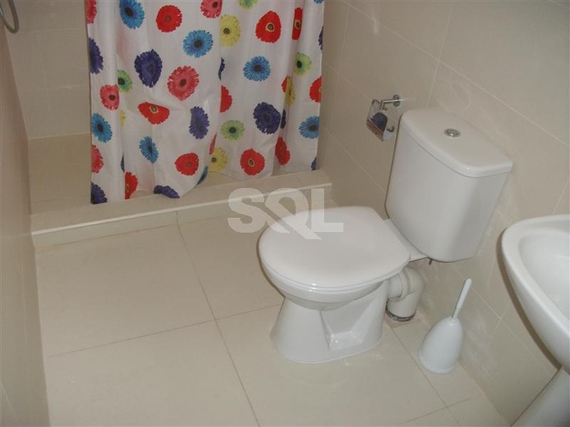 Bungalow in Qawra To Rent