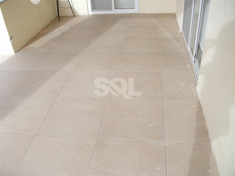 Bungalow in Qawra To Rent