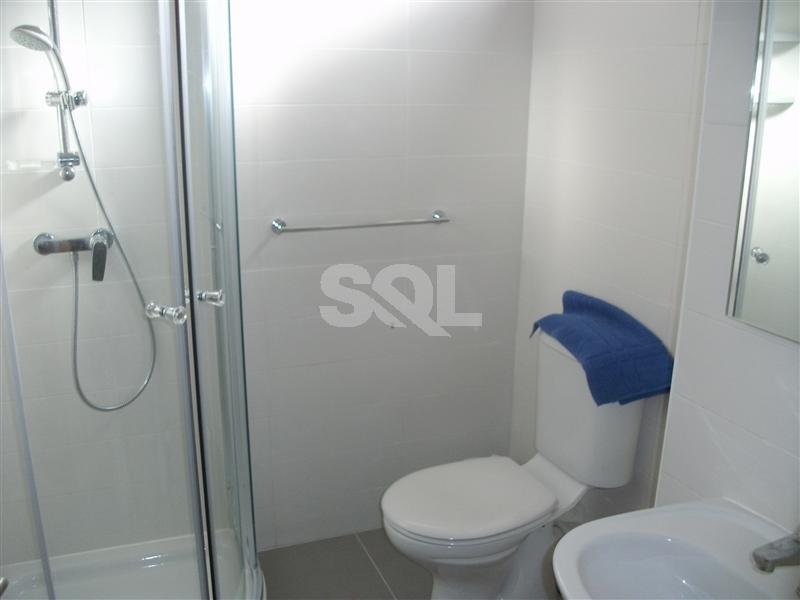 Bungalow in Qawra To Rent