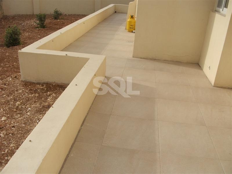 Bungalow in Qawra To Rent