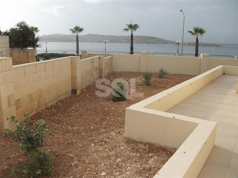 Bungalow in Qawra To Rent