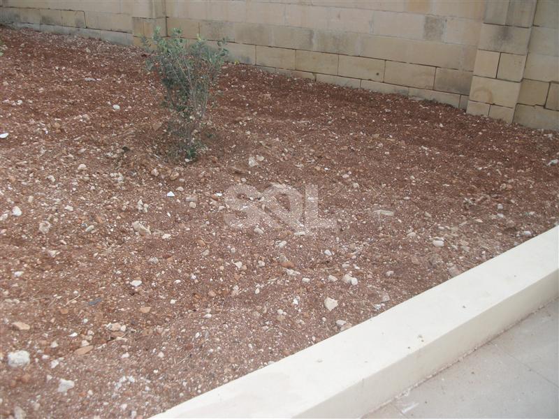 Bungalow in Qawra To Rent