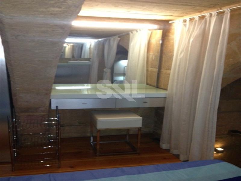 Duplex Maisonette in Valletta To Rent