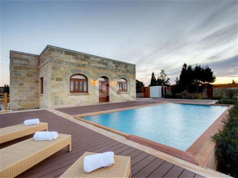 Detached Villa in Zurrieq To Rent