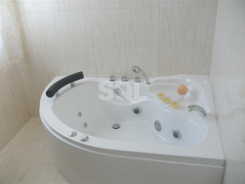 Penthouse in Attard To Rent