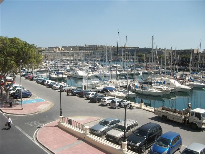 Apartment in Ta' Xbiex To Rent