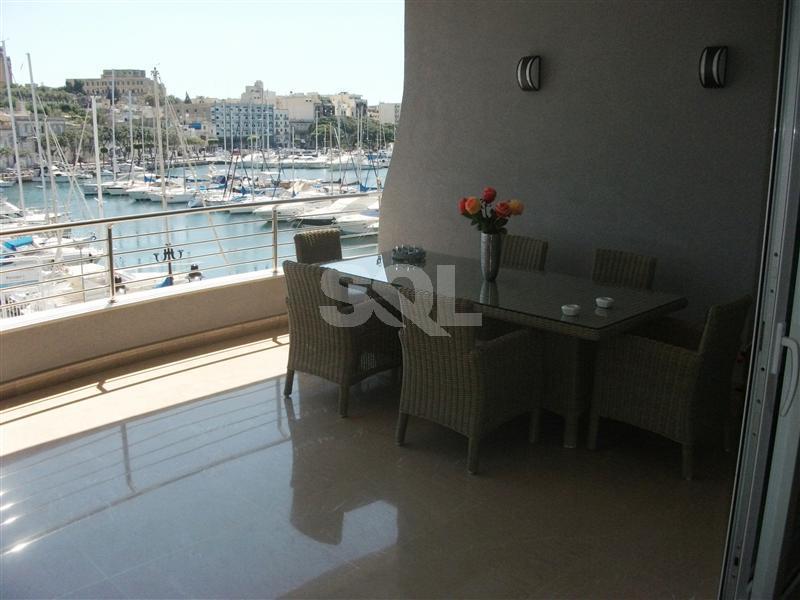 Apartment in Ta' Xbiex To Rent