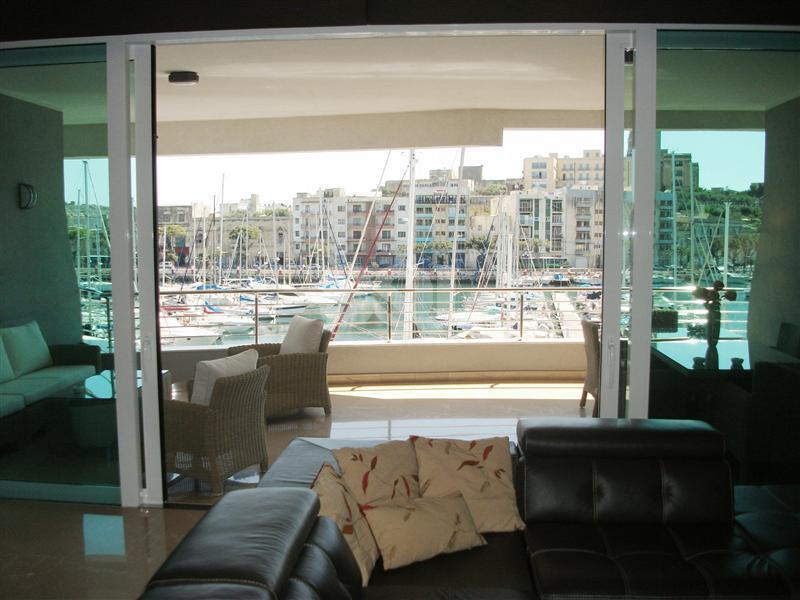 Apartment in Ta' Xbiex To Rent