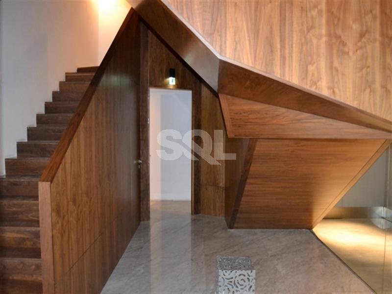 Retail/Catering in Valletta To Rent