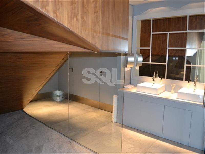 Retail/Catering in Valletta To Rent