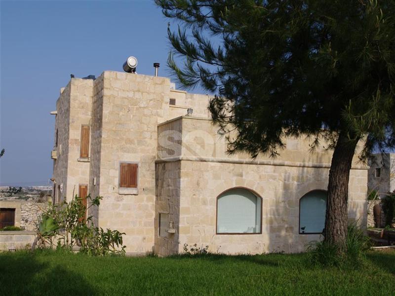 Farmhouse in Siggiewi To Rent