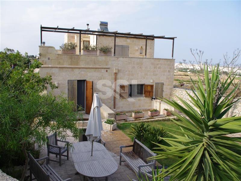 Farmhouse in Siggiewi To Rent