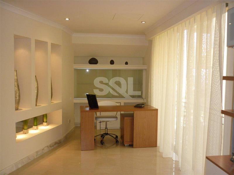 Apartment in Portomaso To Rent