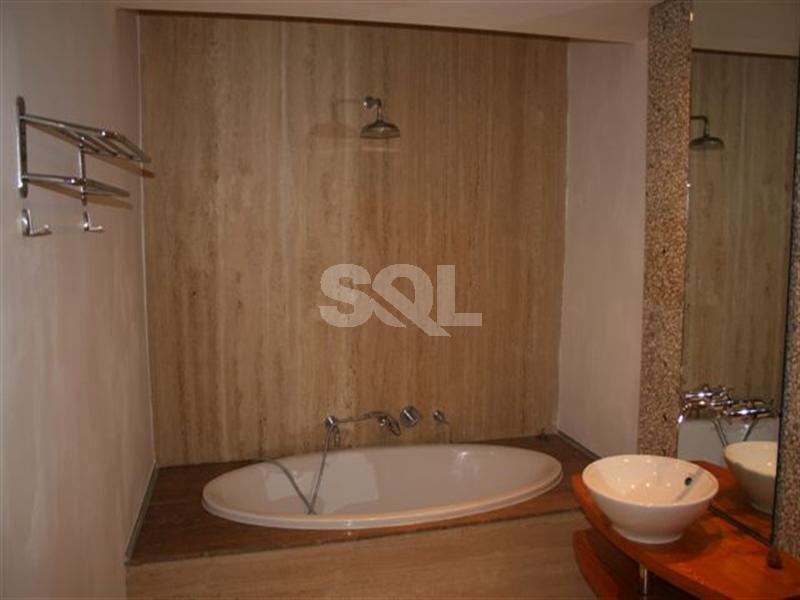 House of Character in Valletta To Rent