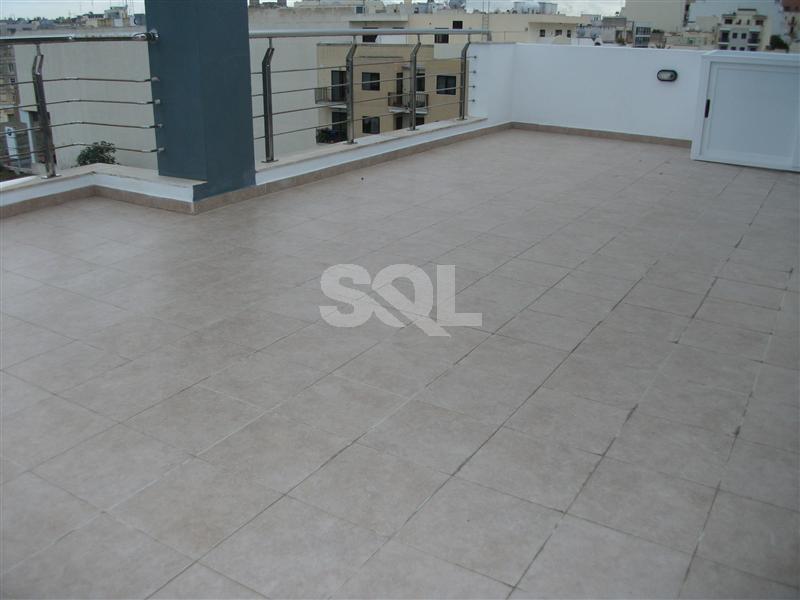 Penthouse in Gzira To Rent
