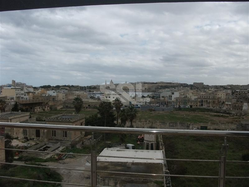 Penthouse in Gzira To Rent