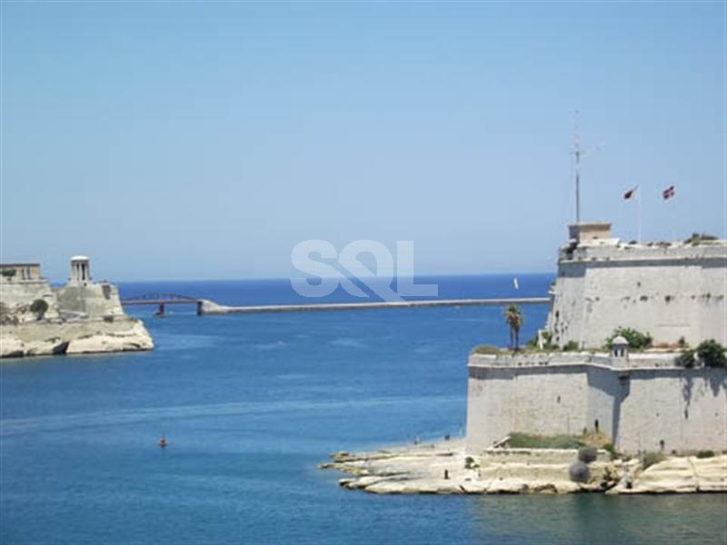 Townhouse in Senglea (Isla) To Rent