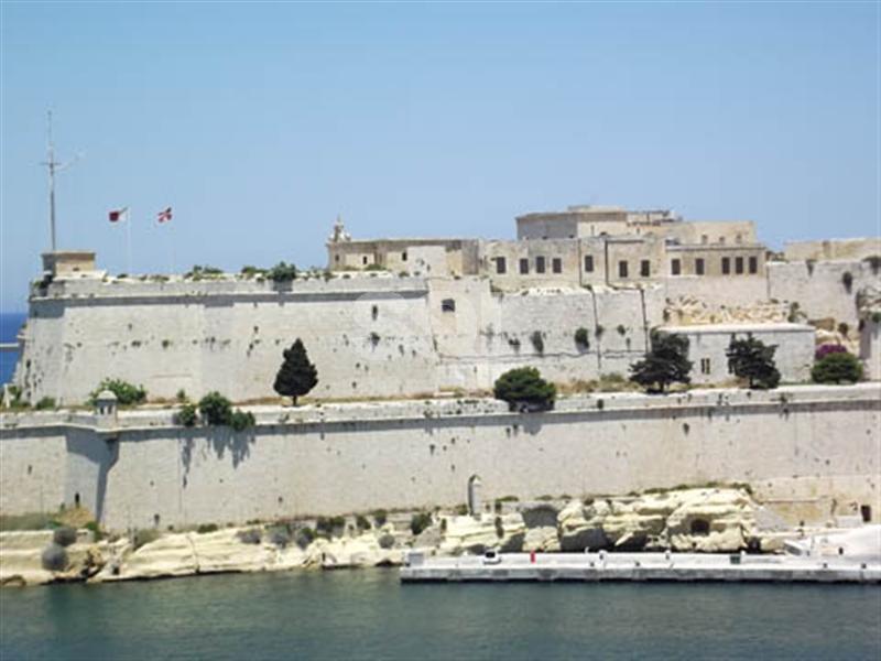 Townhouse in Senglea (Isla) To Rent