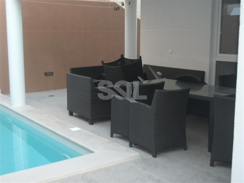 Apartment in The Gardens To Rent