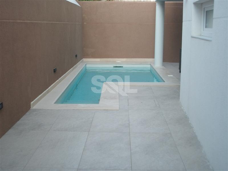 Apartment in The Gardens To Rent