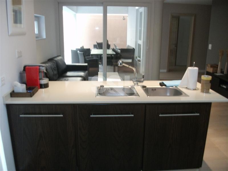 Apartment in The Gardens To Rent