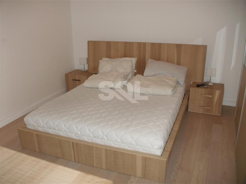 Apartment in The Gardens To Rent