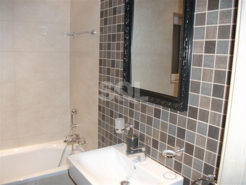 Apartment in The Gardens To Rent