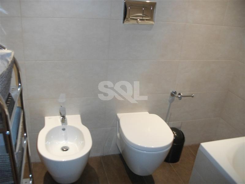 Apartment in The Gardens To Rent