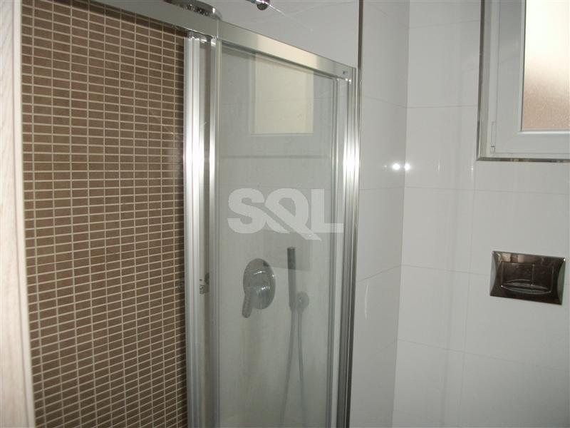 Apartment in The Gardens To Rent