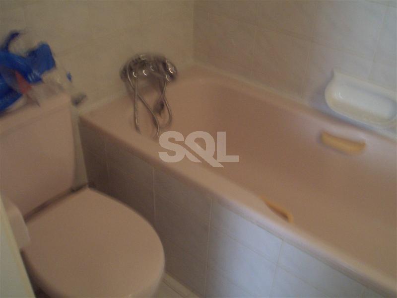 Semi-Detached Maisonette in St. Andrews To Rent