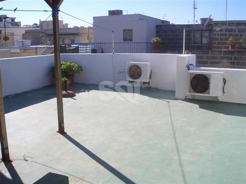 Semi-Detached Maisonette in St. Andrews To Rent