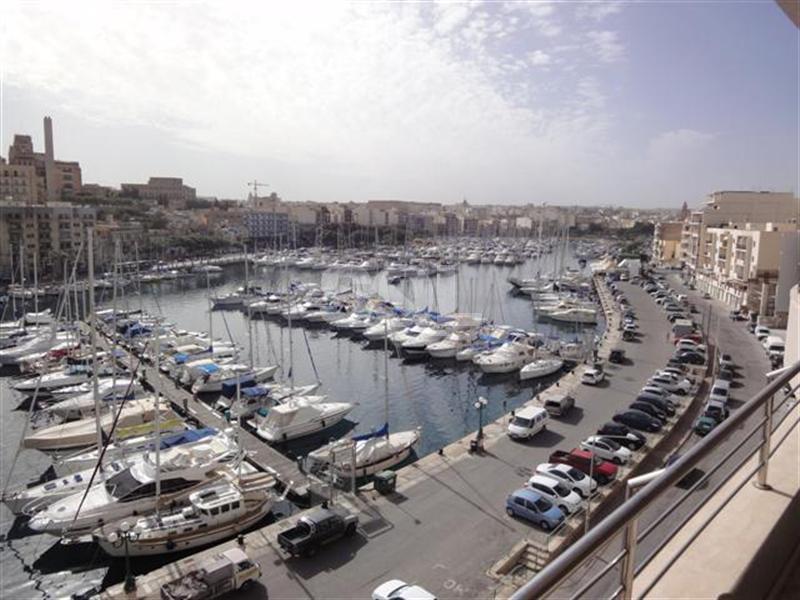 Apartment in Ta' Xbiex To Rent