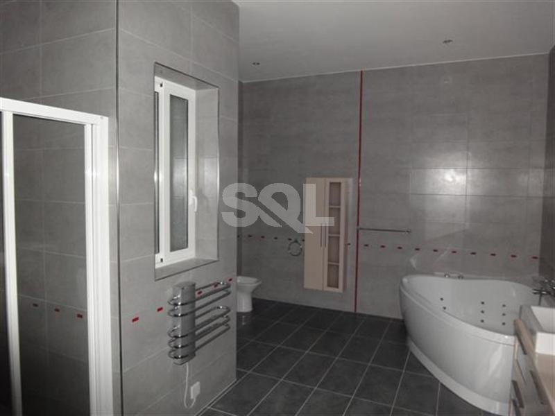 Apartment in Ta' Xbiex To Rent