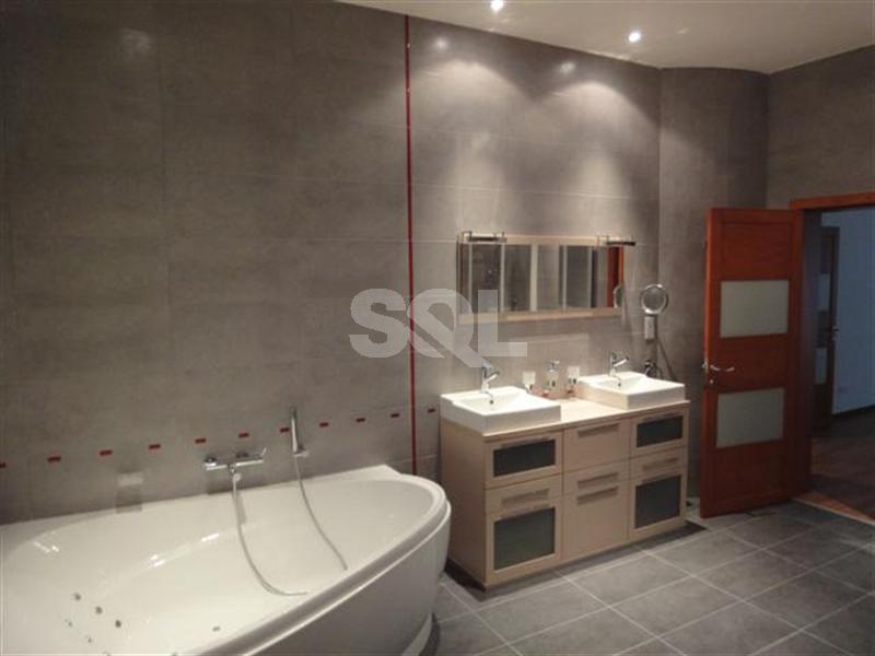 Apartment in Ta' Xbiex To Rent