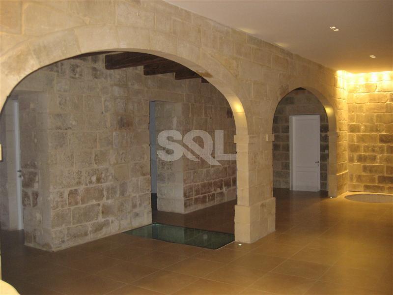 House of Character in Iklin To Rent